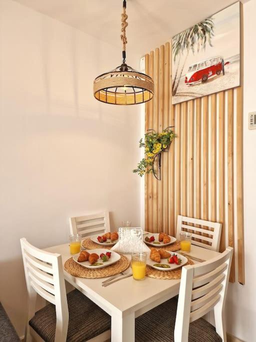 Acogedor Piso Con Terraza Y Parking! Apartment Benalmadena Bagian luar foto