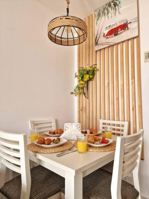 Acogedor Piso Con Terraza Y Parking! Apartment Benalmadena Bagian luar foto