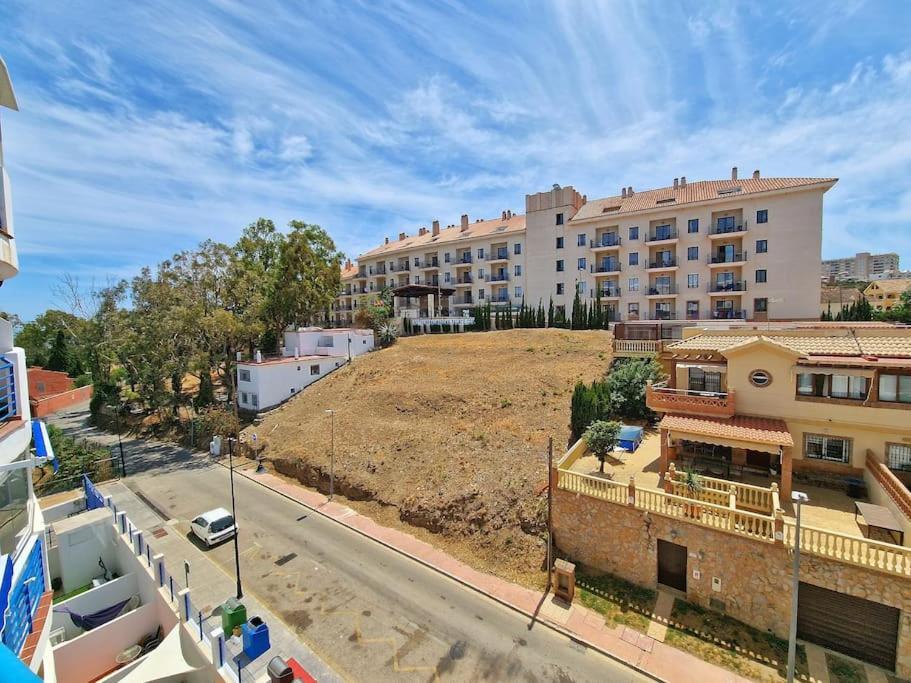 Acogedor Piso Con Terraza Y Parking! Apartment Benalmadena Bagian luar foto