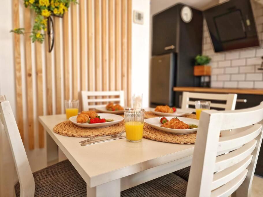 Acogedor Piso Con Terraza Y Parking! Apartment Benalmadena Bagian luar foto