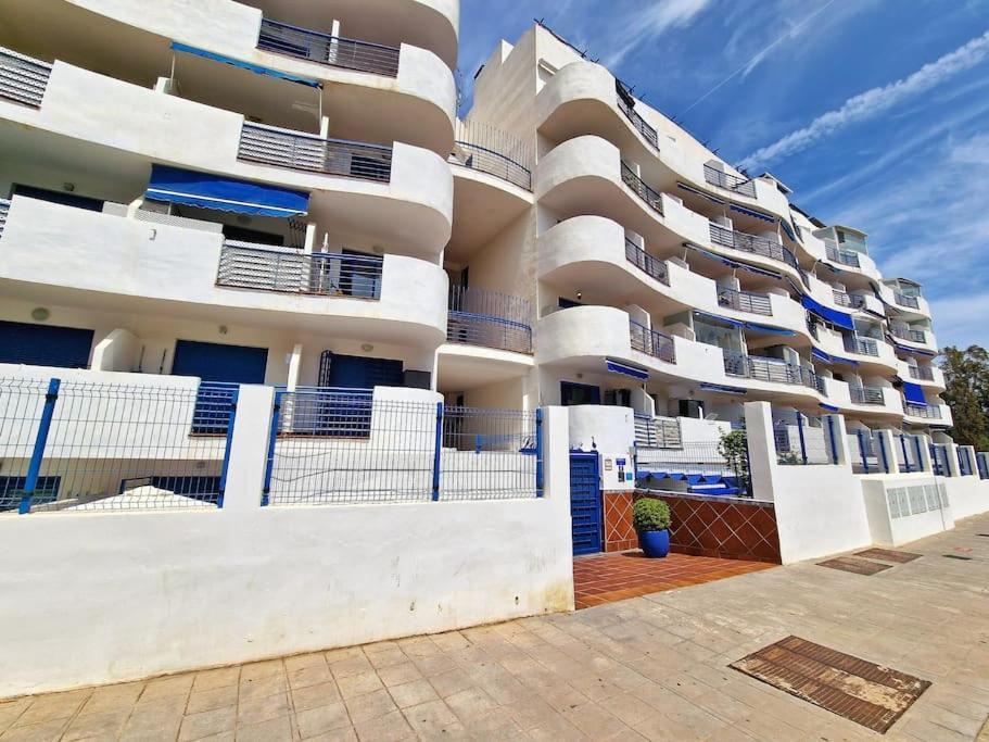 Acogedor Piso Con Terraza Y Parking! Apartment Benalmadena Bagian luar foto